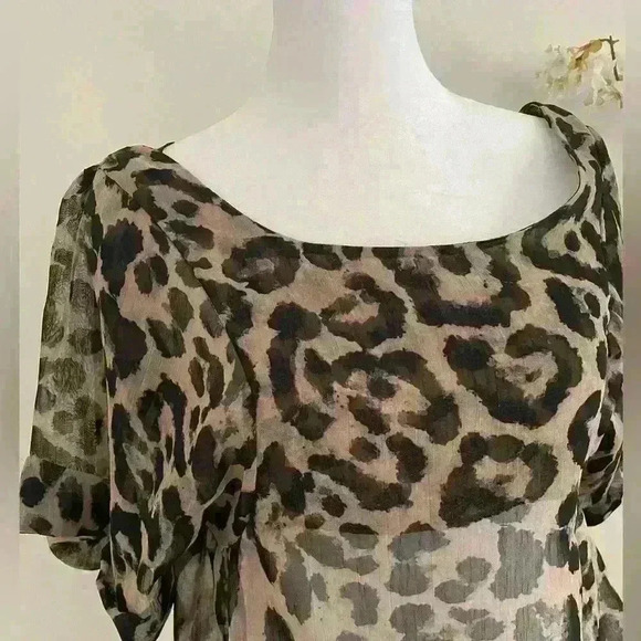 Sienna Womens Lightweight Blouse Top Semi Crop Top Leopard Print Size Medium - Picture 2 of 7